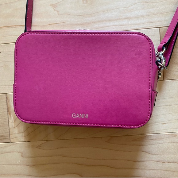 Ganni textured leather bag - Picture 5 of 11